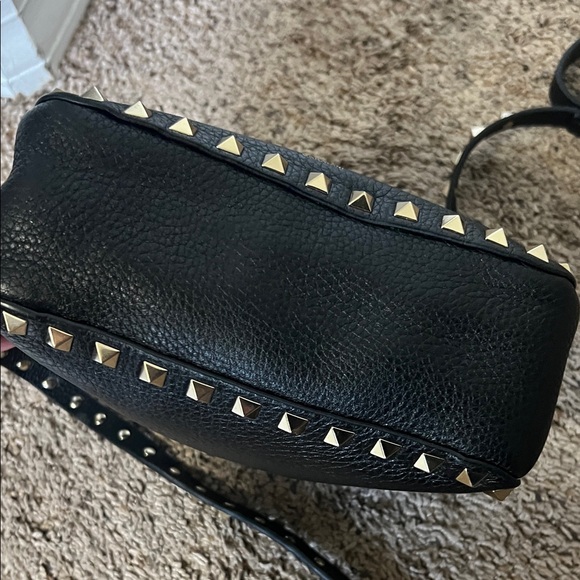 2060 Valentino Black and Gold Crossbody Bag - Picture 4 of 8